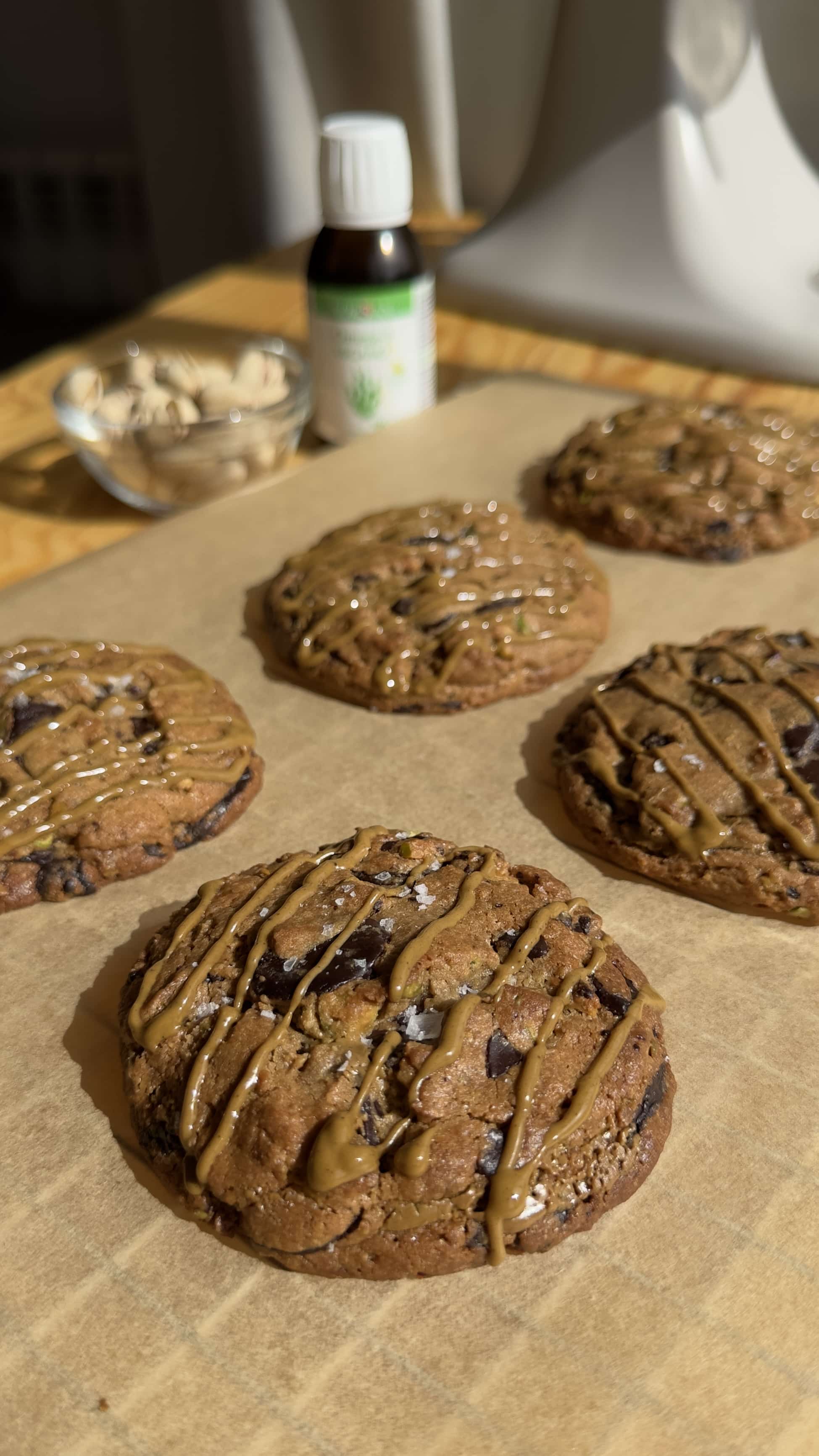 Galletas rellenas de chocolate y pistacho